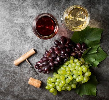 Los tipos de vinos que debes conocer para ser un experto catador