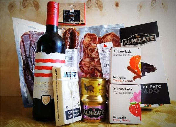 ¿Qué productos no pueden faltar en una cesta de Navidad?