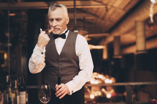 Los aromas del vino que debes conocer para ser un experto catador