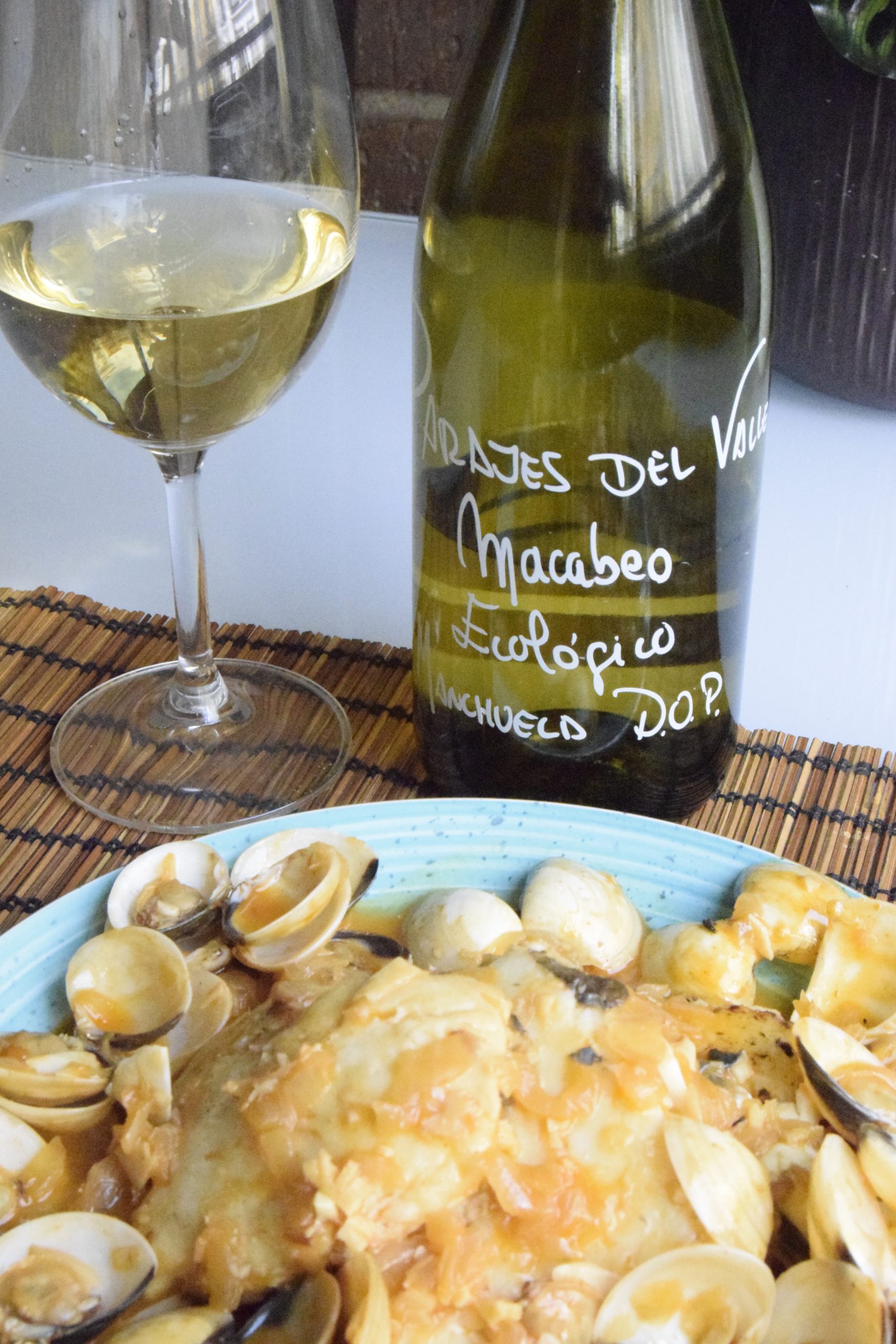 Merluza en salsa con almejas. El sencillo manjar del mar