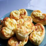 Palmeritas de jamón y queso: el hojaldre perfecto