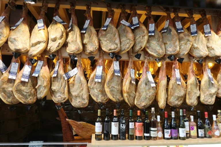 Cómo elegir jamón ibérico: precintos, etiquetas y consejos para Navidad